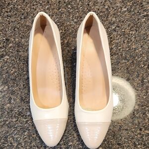 Elegant Cream Pumps